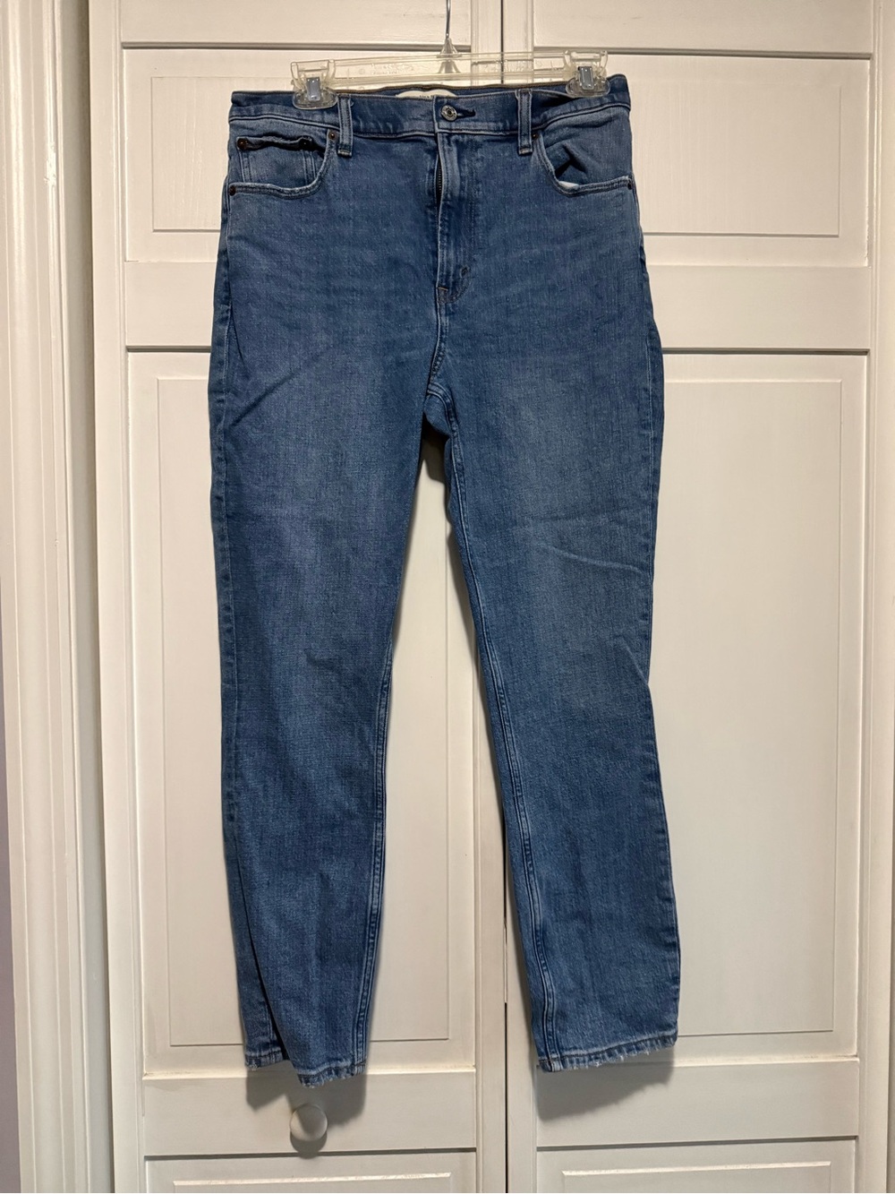 Abercrombie & Fitch High-Rise Straight-Leg Blue Jeans